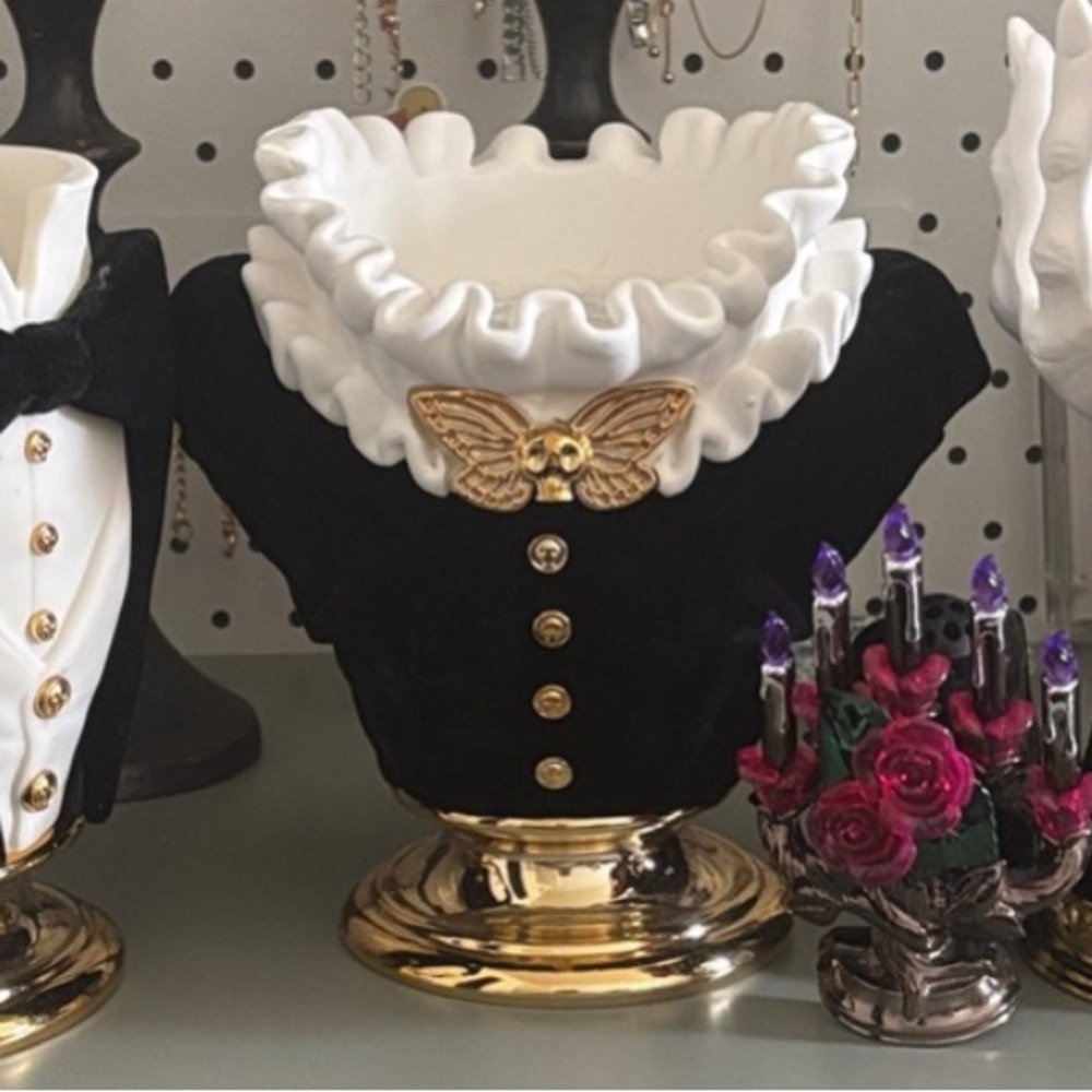 BBW Madame Bust Headless 3 Wick Candle Holder - Picture 8 of 8